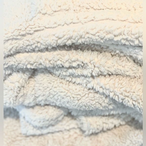 ‼️ SALE ‼️ H&M Cream Teddy Coat - Picture 10 of 10